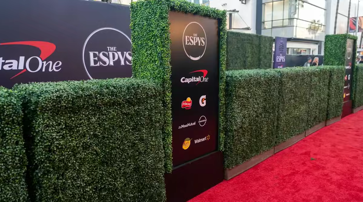 Hedge wall rental guide hero installation